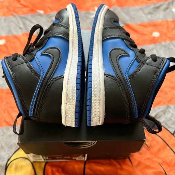 Jordan 1 mid toddler (size 9c) - Picture 2 of 6